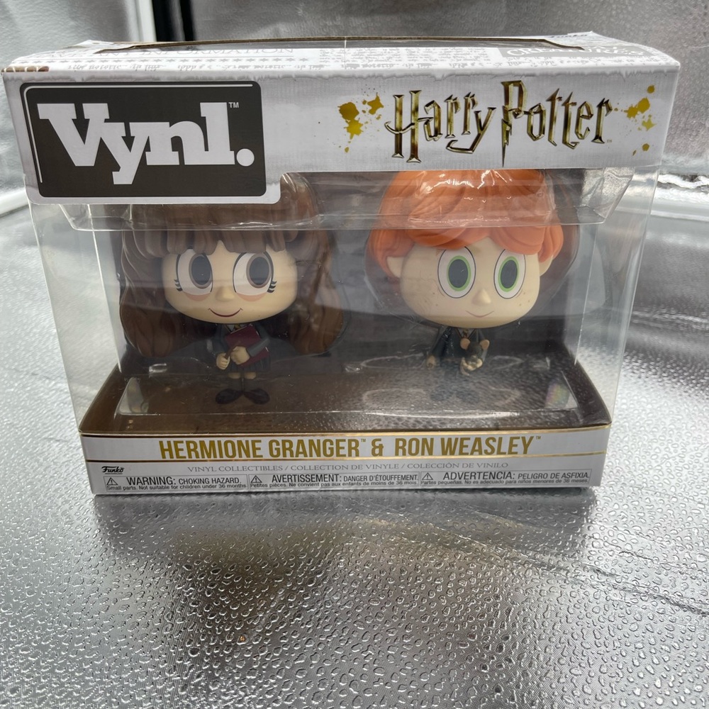 Vynl Harry Potter Figures. Hermione Granger and Ron Weasley.